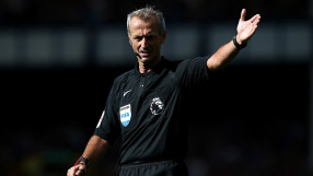 Мартин Аткинсън ще бъде съдия на  