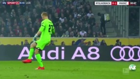 Топка или бяла точка? Вратарят на 