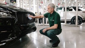 Моуриньо остави футбола и започна работа в автомобилен завод (ВИДЕО)