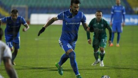 Гомес изпусна спорна дузпа, а 