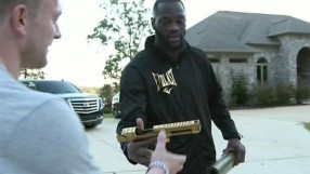 Златен пистолет и базука - личната охрана на Уайлдър (ВИДЕО)