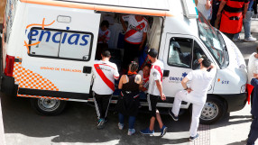 Фенове потрошиха автобуса на 