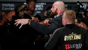 Меле преди мача: Фюри срещу Уайлдър на пресконференция (ВИДЕО)