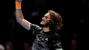 Циципас на полуфинал при дебюта си в Лондон