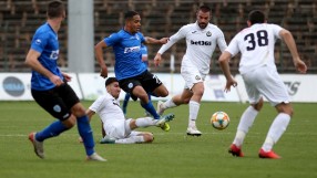 Задна ножица в последните секунди на Иса съсипа 