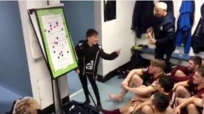 Треньор влезе в болница, малкият му син се кара на футболистите (ВИДЕО)