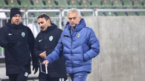 Недоволният Специален похапна след победата над 