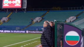 Трима нови в националния след още положителни проби за COVID-19