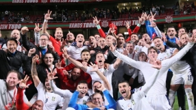 Песни, скандирания, признателност: Сърбия празнува от Лисабон до Косово (ВИДЕО)