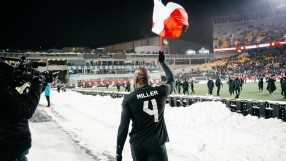 Сняг, студ и бивш вратар на 