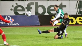 Късен гол на Манолев донесе точката за 