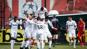 С голов екшън 