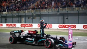 Хамилтън доминира и взе полпозишън в Катар