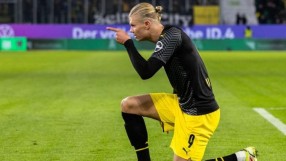 Фен отговори с неприличен жест на радостта на Арлинг Холанд (ВИДЕО)