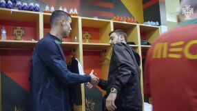 Леденият поздрав между Кристиано и Бруно (ВИДЕО)