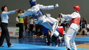 Калоян Бинев отпадна от световното по таекуондо