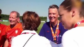 Ван Гаал на тренировка: Ела в хотела да правим секс (ВИДЕО)