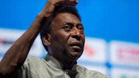 Пеле отново е в болница, битката с рака продължава