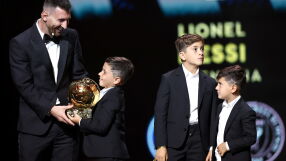 Меси победил Холанд със 105 т. за 