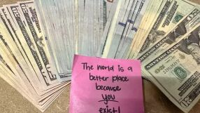 Рекорден бакшиш от 10  хил. долара превърна ресторант в хит