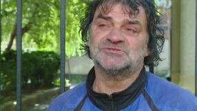 Талисман на Левски гладува и спи на гол под