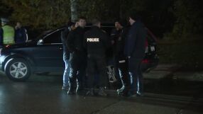 Водно оръдие и стотици полицаи за мач на младежите (ВИДЕО)