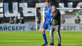 След удара с бутилка: Прекратиха мача между Локо и Ботев!