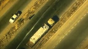 Видео показва как &quot;Хамас&quot; напада камион с помощи за Газа, извежда шофьора и потегля с превозното средство