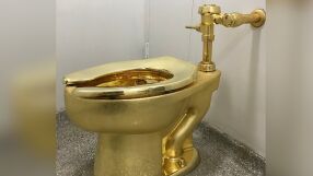 След банана: Продава се най-ценната тоалетна в света, струваща теглото си в злато