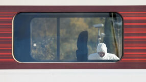 Арестуваха двама британци за масовото нападение с нож във влак