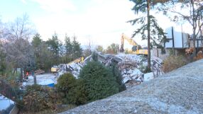 Събарят &quot;Боянските сараи&quot; на Ахмед Доган (ВИДЕО)