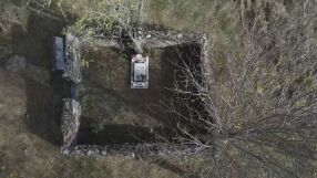 „На моята любима, която почина на 33 г.“: Историята зад едно от най-малките гробища в Испания (ВИДЕО)