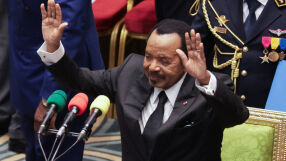 Професия президент: 92-годишният Пол Бия си осигури осми мандат и власт до 100-годишна възраст