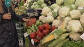 В сезона на зимнината: Пазарите са пълни, купувачите - малко