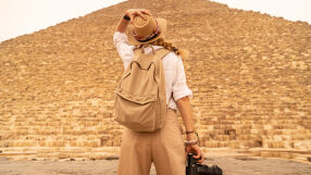 Голи снимки на фона на пирамидите в Египет – трима туристи са арестувани