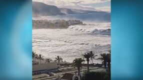 Огромни вълни убиха трима и раниха петнадесет в Тенерифе