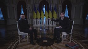 „Това са нормалните ни ежедневни условия“: Осветлението угасна, докато интервюират Зеленски в Киев (ВИДЕО)