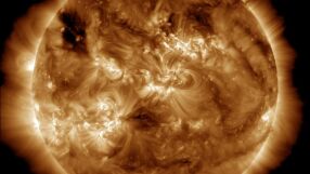 Умерени геомагнитни бури във вторник и сряда