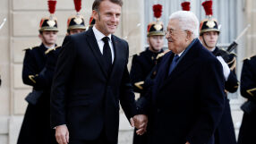 Махмуд Абас обеща реформи и избори на Западния бряг след среща с Макрон в Париж