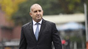 Румен Радев наложи вето на промените за особения управител на „Лукойл“