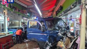 Kамион се вряза в множество хора на пазар в Южна Корея