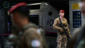 Мъж е извадил нож на гара &quot;Монпарнас&quot; в Париж; полицията е произвела изстрел 