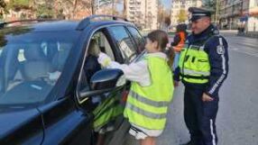 Ученици и полиция в Благоевград с призив към шофьорите: „Пазете живота на пътя“