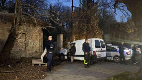 Четири деца останаха блокирани с часове в изоставена сграда в София