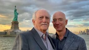 Бащата на Джеф Безос нае банкер, който да управлява богатството му