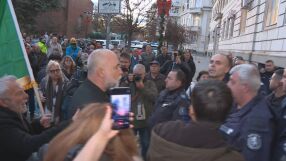 Напрежение пред Столична община на протеста срещу реформите в платеното паркиране