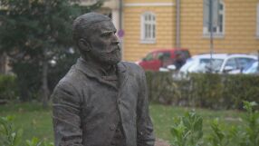 Откриха паметник на Захари Стоянов в центъра на София