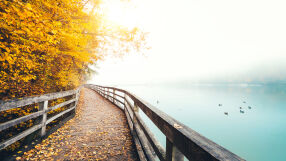 Времето в събота – 22 ноември: Остава облачно, но топло за сезона