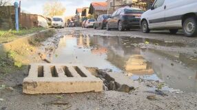 Проливният дъжд в Рупите: През цялата нощ жителите чистиха шахтите, за да се оттече водата