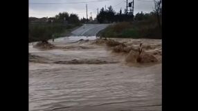 Бури и наводнения в Гърция нанесоха значителни щети и свлачища (ВИДЕО)